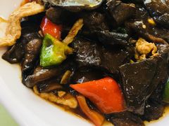 蘑菇炒肉-丽泽山庄·生态怀柔菜·虹鳟鱼(红螺寺店)