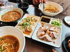 万峦猪脚-台南擔仔面·卤肉饭(老虹井路店)