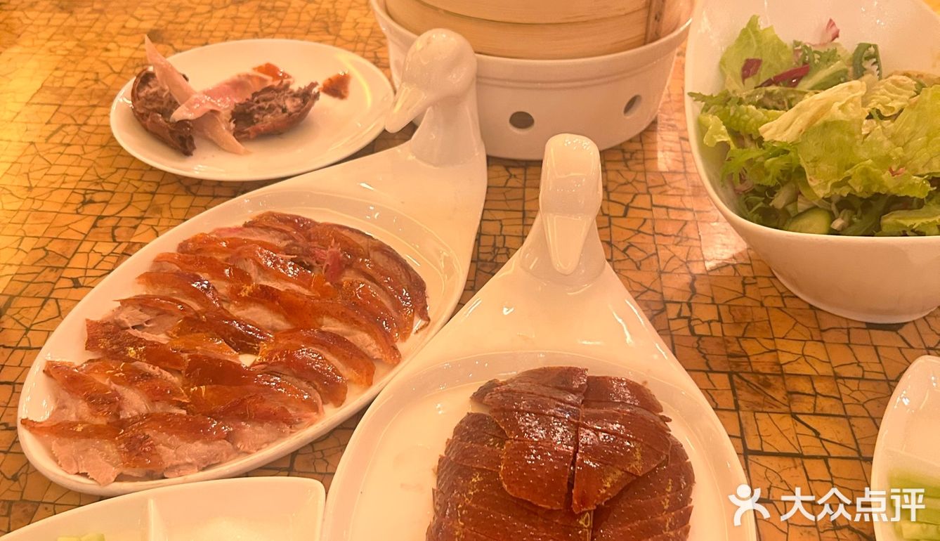 大快朵颐烤鸭时