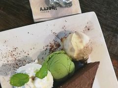 -莓园冰淇淋店