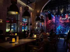 -FOUR PLAY BAR