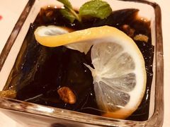 焦糖双色冰粉-鱼酷活鱼烤鱼(恒隆广场店)