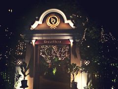 iphone_upload_pic-Ruen Urai