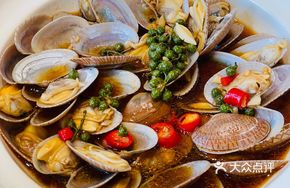 Green Sichuan Pepper-Infused Clams