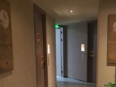 -灸春堂·艾灸·痛症·整脊连锁(之江银泰店)
