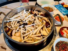 意大利黑松露野菌汤锅-斯普汇生蚝牛排馆(中骏世界城店)