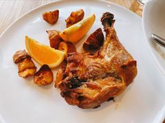 香烤鸡腿配小土豆及色拉-THE PRESS(复旦大学店)