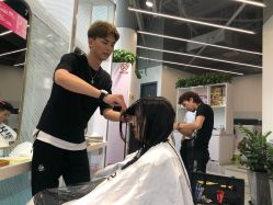 -PE SALON 
