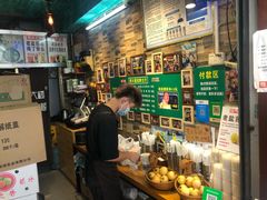 对面的老盐黄皮水-陈记汤饭(水巷口店)
