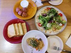 照烧鸡肉配牛油果拉法沙拉-HELLO 27 意面·沙拉·帕尼尼