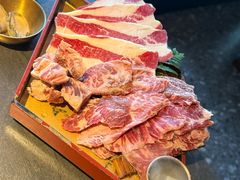 -铭牛烧肉·和牛海鲜自助(高新月牙湖店)