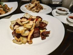 烧汁茴香蒜片爆澳洲和牛粒-北京四季酒店·采逸轩