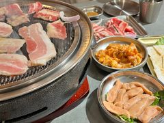 -围炉肉舍•炭烤活鳗•丹东海鲜烤肉(步行街店)