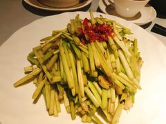 蒜蓉炒水芹-闻见中国海南菜(K11店)