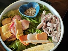 招牌人参猪肚鸡锅底-大隐·成都火锅Bistro(合生麒麟新天地店)