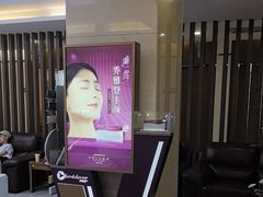 -青岛伊美尔医疗美容医院-停车场