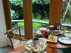 -Chom Cafe and Restaurant