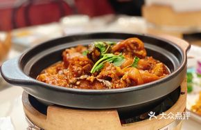 Braised Pig Trotter, Tofu Skin, and Fresh Abalone Stew