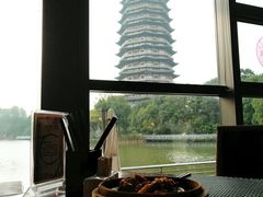 靠窗位-听松楼·花园酒店·自助餐厅(红梅公园店)