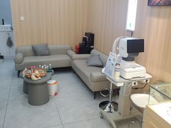 -视野联行眼镜·蔡司·尼康·豪雅·依视路(青浦宝龙店)