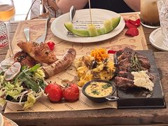 -Mark&Mars Restaurant
