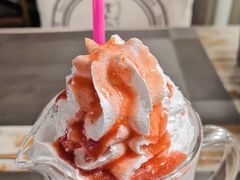 草莓拿铁-Cafe Alice咖啡爱丽丝(奥城店)