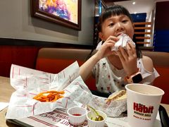 景观位-The Habit Burger Grill 哈比特汉堡(复兴soho店)