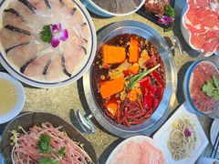 -茅草房·河畔园林火锅