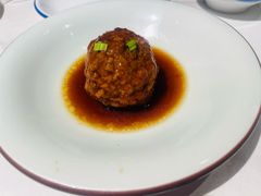 鸭蛋黄狮子头-梅飞酒家(桑园路店)