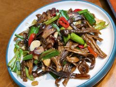 鹿茸菌炒酱肉-外婆烧.老杭帮菜(庆春店)