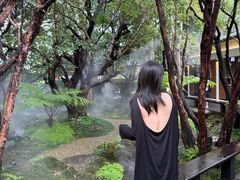 -Chom Cafe and Restaurant