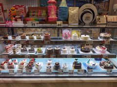 面包甜点陈列柜-巴黎贝甜(华堂新辰汇店)