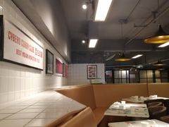 -新大咀港式茶餐厅(宝山万达店)