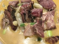 -帅巴人舅母子腊蹄民俗村