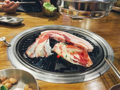 厚切五花肉-·缸桶屋·韩式牛肋条自助烤肉(西湖D11店)