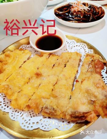 很久没吃面了，看到裕兴记突然好想吃。店里环境挺温馨的