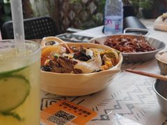 -满格嗦新疆椒麻鸡火锅.炒米粉(川大江安校区店)