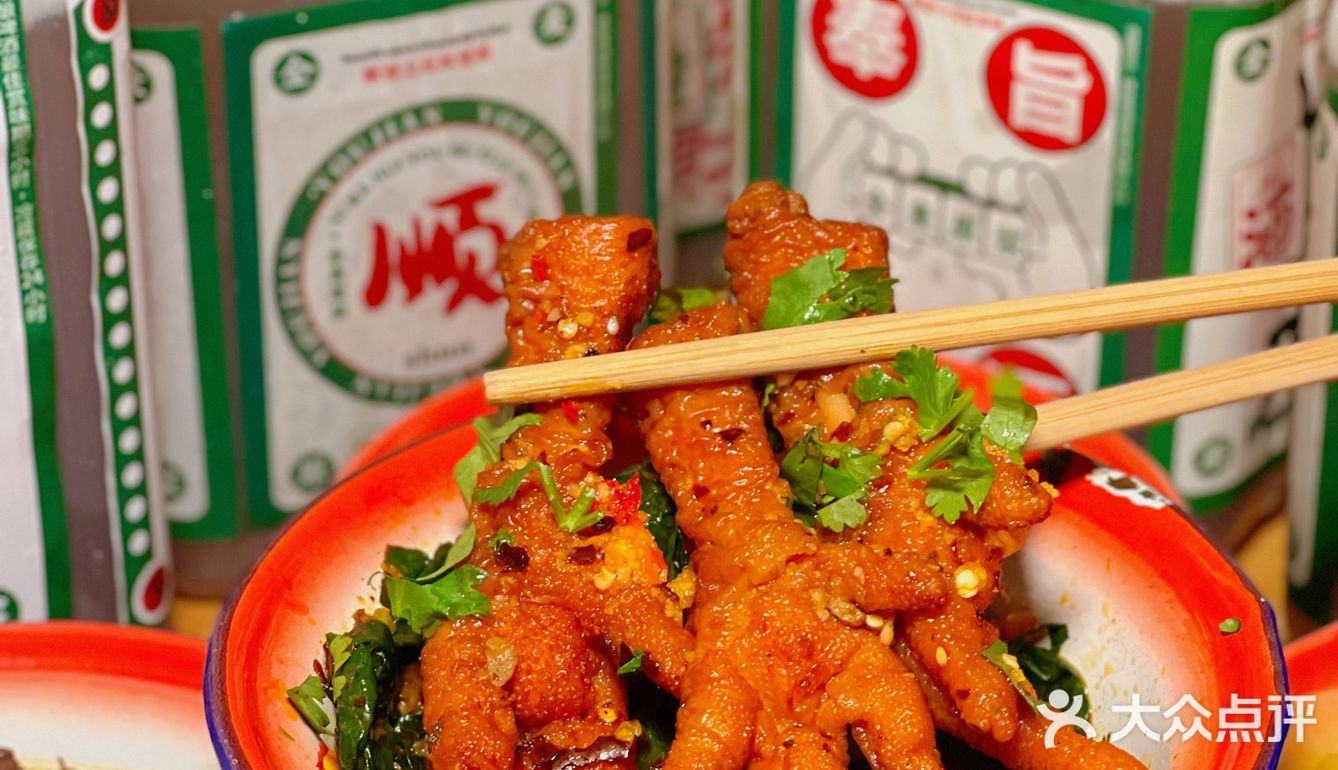 冒雨也要来吃的油卤串串 配上精酿香晕了