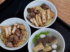 -松树干拌面店