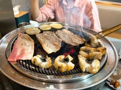 -围炉肉舍•炭烤活鳗•丹东海鲜烤肉(步行街店)