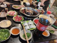 -茅草房·河畔园林火锅
