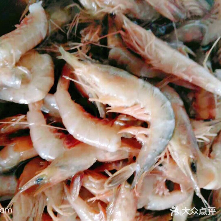 经济实惠，价位也挺亲民，海鲜非常新鲜。环境干净利索