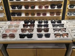 -LOOK眼镜·蔡司依视路配镜(宝山万达店)