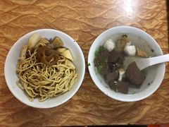 -松树干拌面店