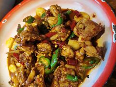红烧牛蛙-老三样·美食研究中心(世贸路店)