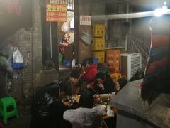 等位区-渝味黄姐火锅(黄泥村店)