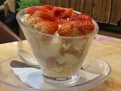 草莓芝士优酪雪-满记甜品(王府井北京市百货大楼店)