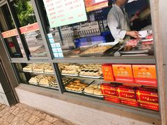 面包甜点陈列柜-义隆素菜馆(百年老店)