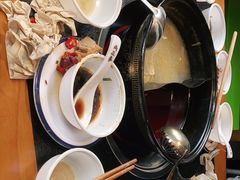 -两三事小郡肝串串香火锅(桂庙店)