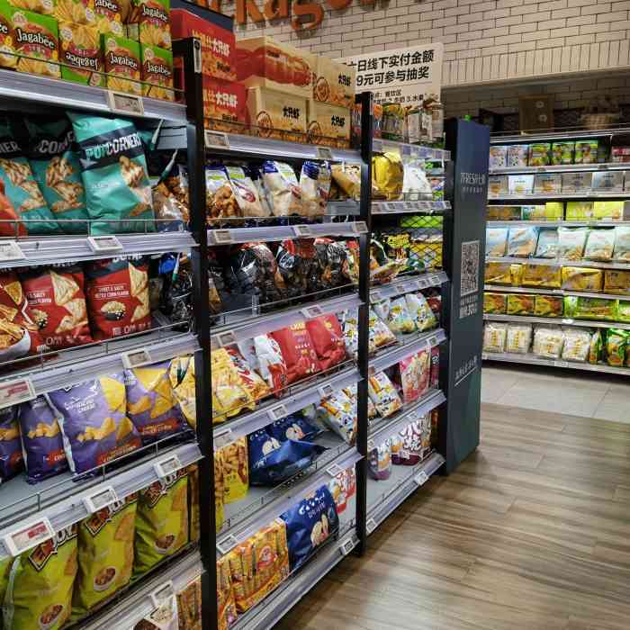 七鲜超市(大族广场店)-"去4s店给车做保养 恰巧看到马路对面有一.